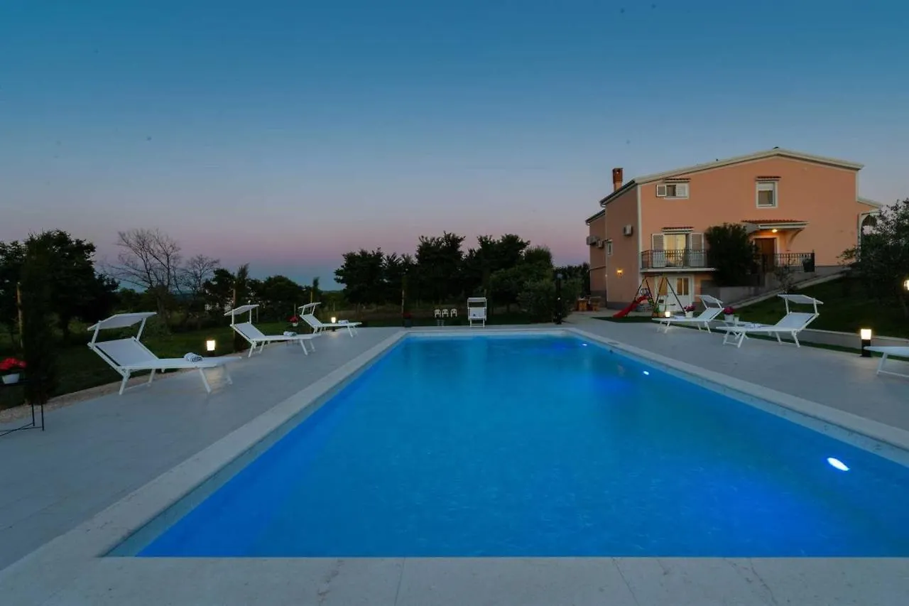 Luxury Villa Maria With Large Pool Suhovare